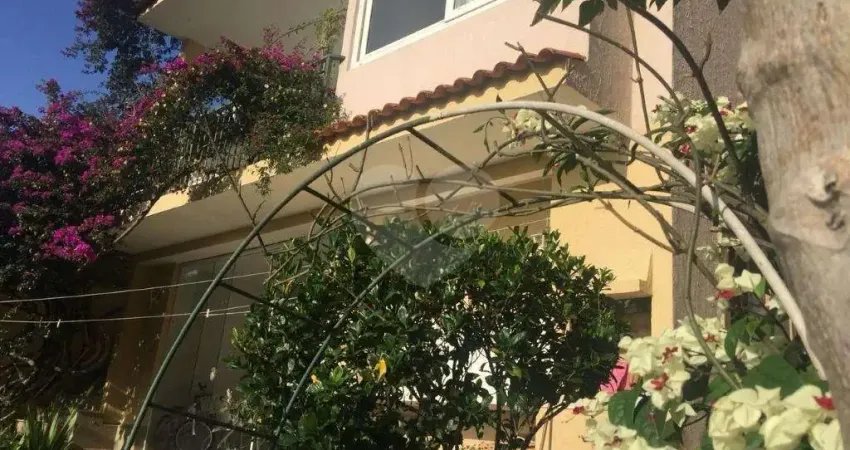 Casa à venda com 5 quartos, sendo 4 suítes, no condomínio jardim vitoria régia, são paulo - sp