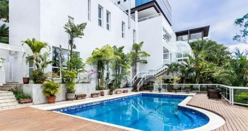 Casa à venda com 6 quartos, sendo 6 suítes, no condomínio vitória régia, são paulo - sp