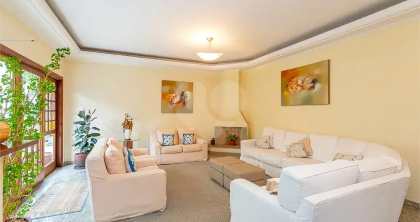 Casa à venda com 5 quartos, sendo 3 suítes, no condomínio Residencial Morumbi, São Paulo - SP