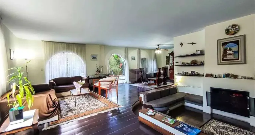 Sobrado à venda com 4 quartos, sendo 2 suítes, em Morumbi, São Paulo, SP