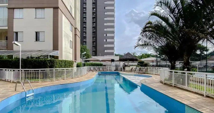 Apartamento com 2 quartos e 1 banheiro à venda, 52 m², com sacada, e todo reformado.