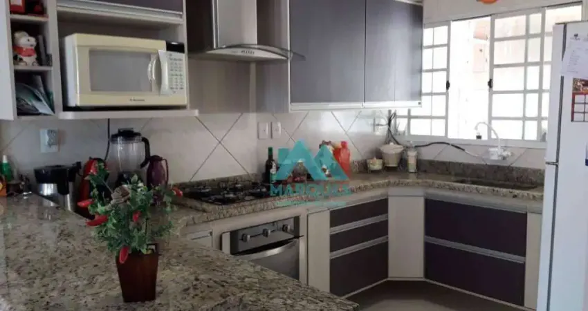 Sobrado com 3 dormitórios à venda, 215 m² por R$ 480.000,00 - Borda da Mata - Caçapava/SP