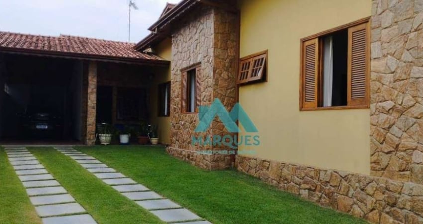 Linda Casa! Jd. Shangrilá em Caçapava - SP com um lindo quintal gramado para você que tem Pet