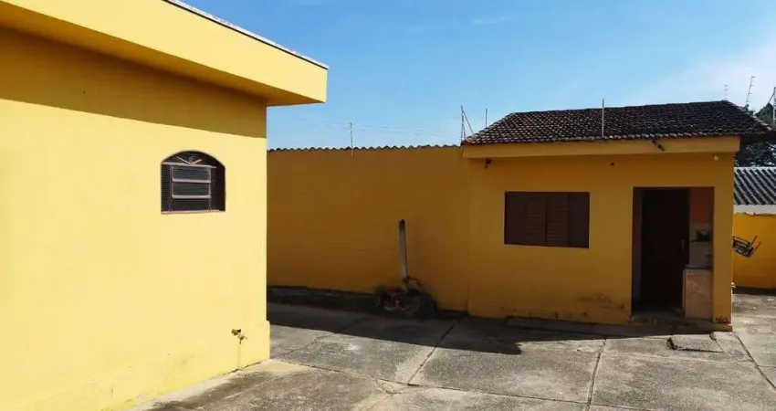 Excelente casa na região central, ideal para ponto comercial