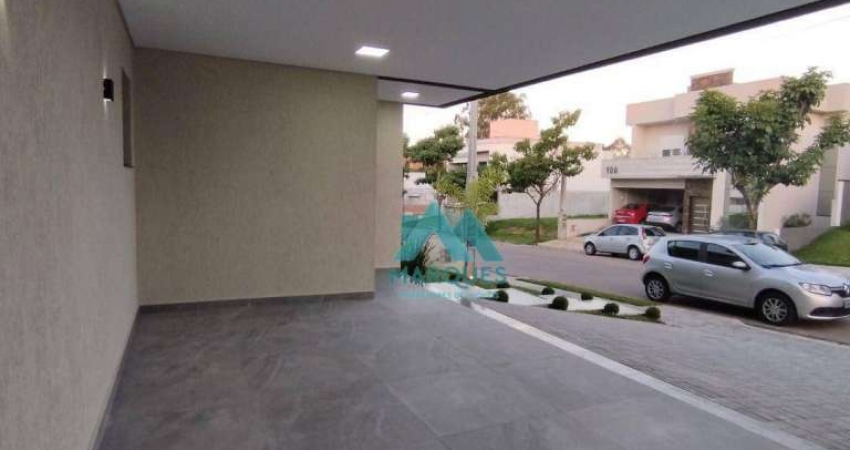 Maravilhosa casa com  móveis planejados em condomínio de alto padrão.