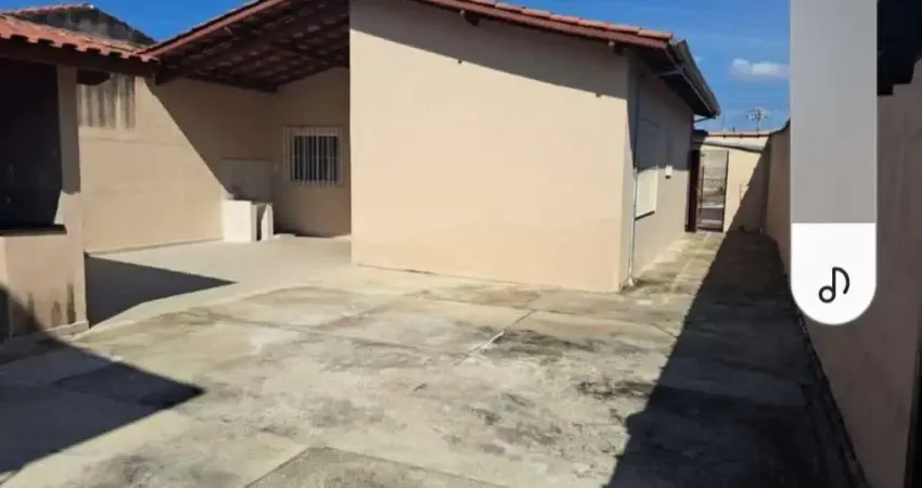 Ótima casa em bairro próximo a rodoviária, posto de saúde, escolas e outros