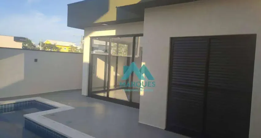 Casa com piscina, móveis planejados e todo o conforto de um condomínio.