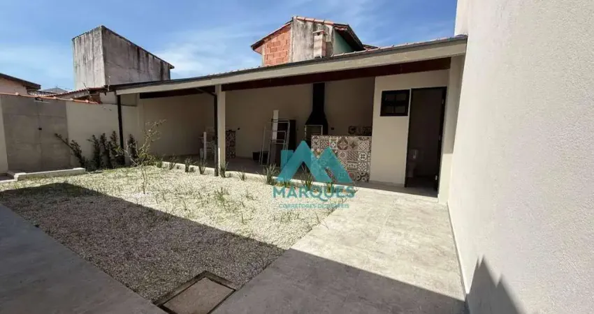 Casa recém reformada em bairro tranquilo de lote inteiro