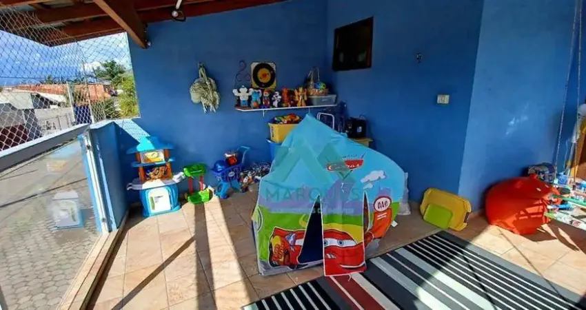 Ótimo sobrado ao lado da praça do bairro com play ground e pista de caminhada