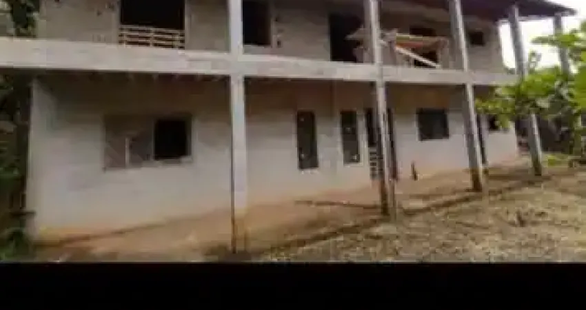 Chácara com sobrado em fase de acabamento, localização privilegiada