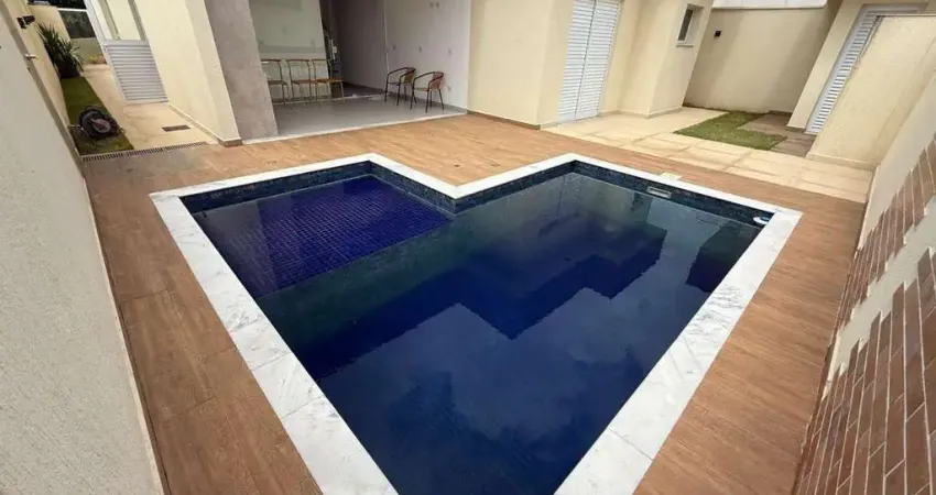 Linda casa em condomínio fechado semi mobiliada com piscina