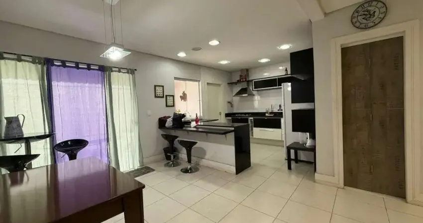 Sobrado pronto para morar com piscina em condomínio próximo ao centro