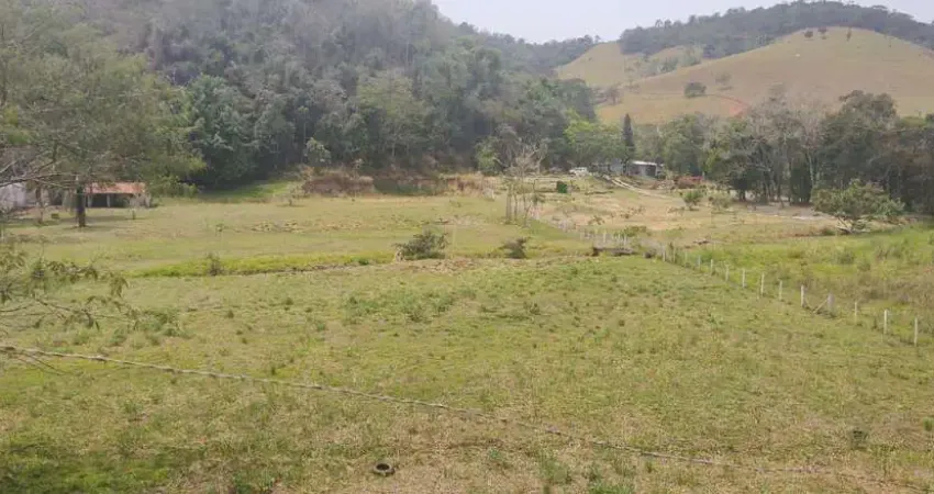 Casa à venda na TAU-460, Piracangaguá, Taubaté