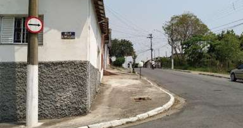 Casa com excelente localização no bairro Vera Cruz