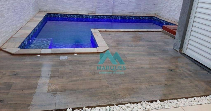 Lindo Sobrado, próximo ao Centro, com ótimo acabamento, área gourmet com piscina