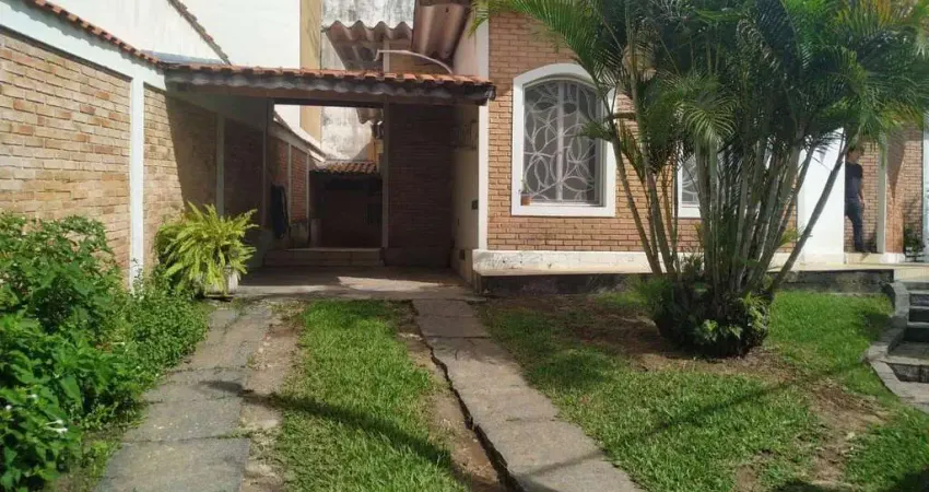 Linda casa, com muito verde, próximo ao centro e fácil acesso a via dutra