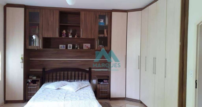 Excelente Sobrado em Caçapava, com 5 dormitórios