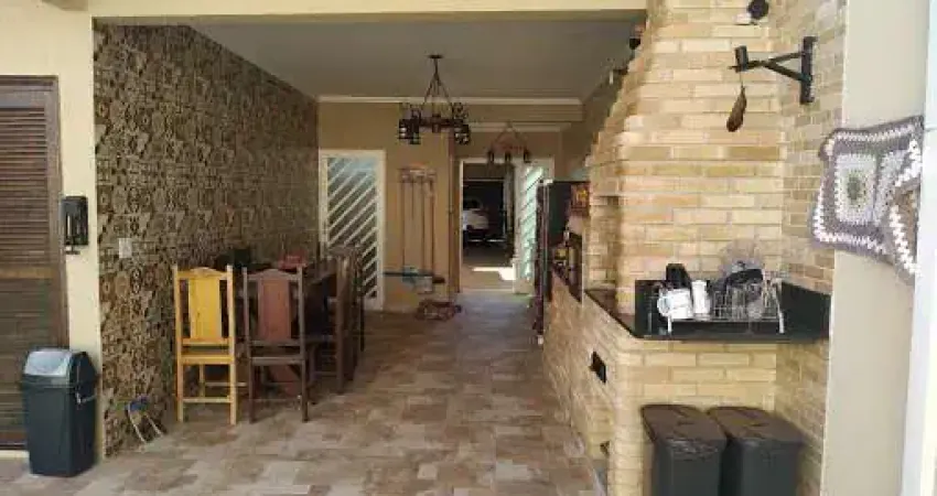 Lindo sobrado, em excelente localização, estuda permuta com imóvel em Ubatuba e São José dos Campos