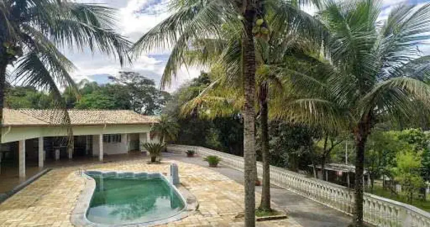 Lindo Sitio com Escritura a 200mts da Rodovia Amara Gurgel e 3 km da Carvalho Pinto