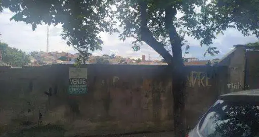 Terrenos murados de 300mts cada em localização excelente, um ao lado do outro