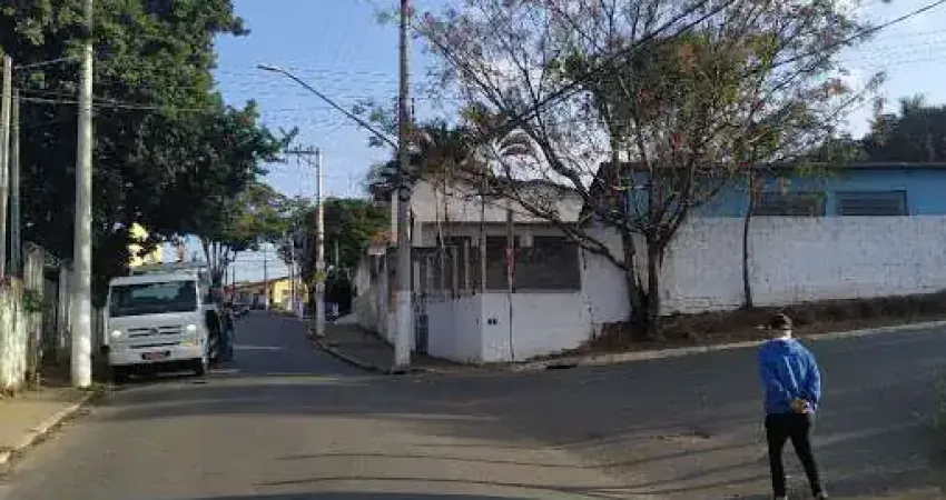 Ótimo terreno comercial com fácil acesso a rodovia Carvalho Pinto
