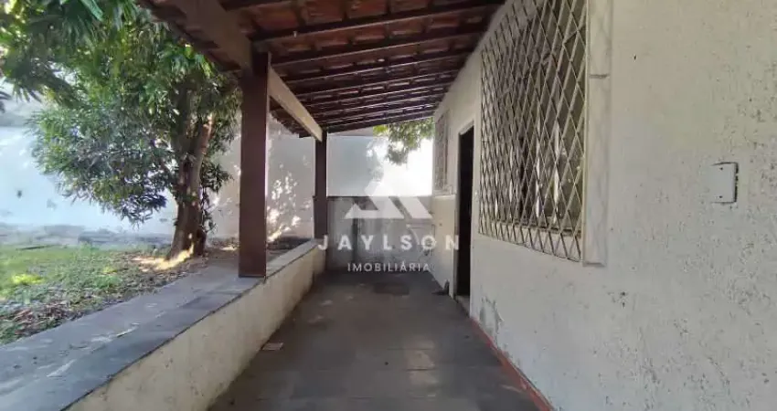 Casa com 2 quartos para alugar na Rua Nossa Senhora das Graças, Ramos, Rio de Janeiro