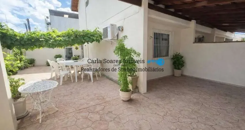 OPORTUNIDADE:Sobrado com Amplo Quintal e Área Gourmet-Santa Rosa-Guarujá SP