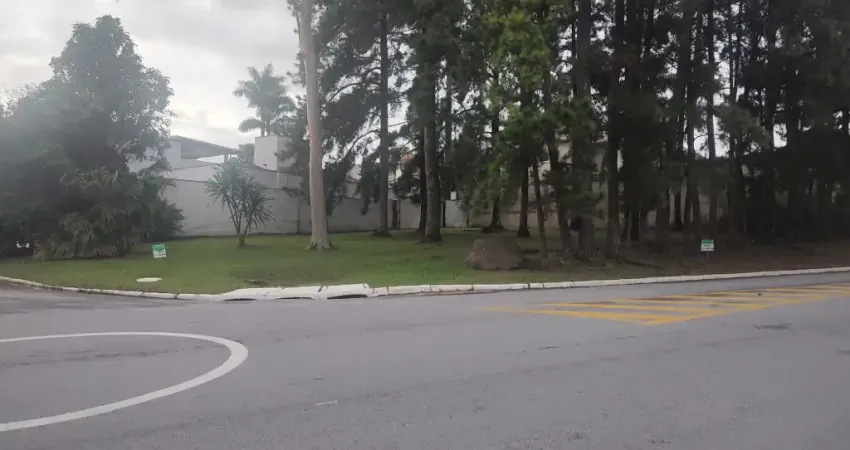 Terreno de Esquina com 810m², plano no Residencial 2 em Alphaville