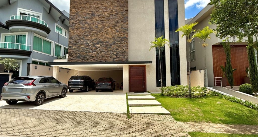 Casa com 533m²  Mobiliada, 4 suítes e 4 vagas no Tambore 10