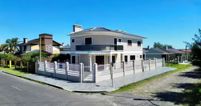 Excelente sobrado em uma das principais avenidas de Atlântida Sul.