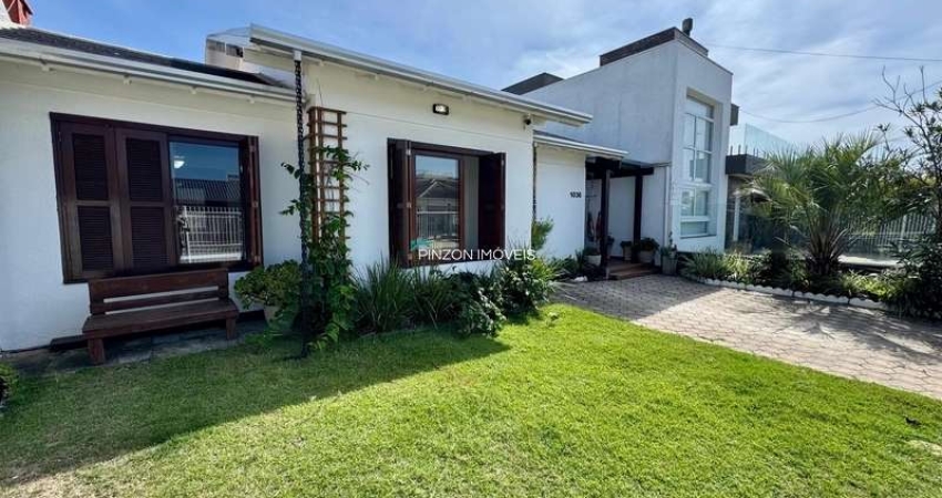 Casa a 100m do mar com piscina, excelente localização