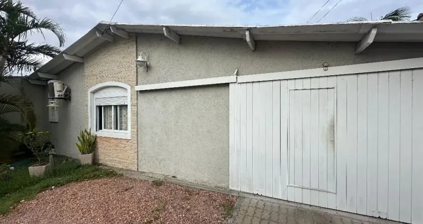 CASA COM PSICINA EM ATLÂNTIDA SUL