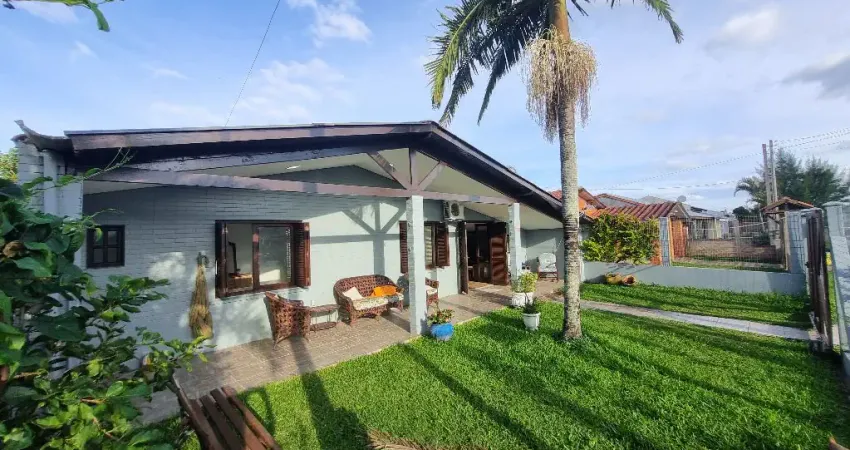 CASA COM PISCINA EM ATLÂNTIDA SUL