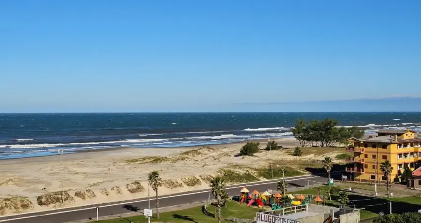 APARTAMENTO SEMIMOBILIADO A 30 METROS DO MAR