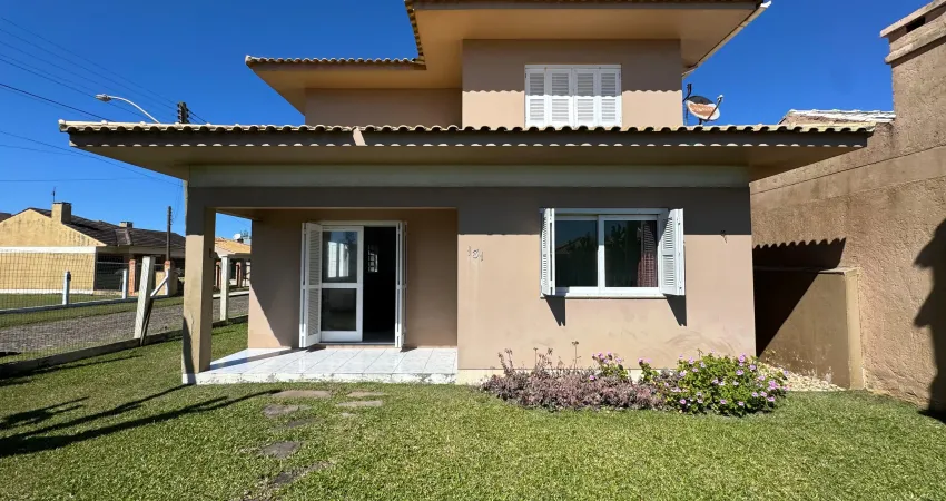 Sobrado com 04 dormitórios a 100 metros da praia em atlântida sul,