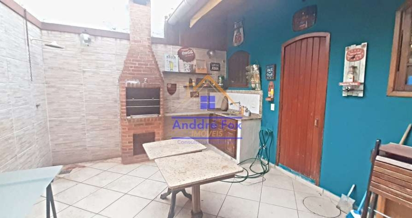 Casa com 3 quartos, armários embutidos, 1 suíte, closet, dependências completa,, área externa à ven