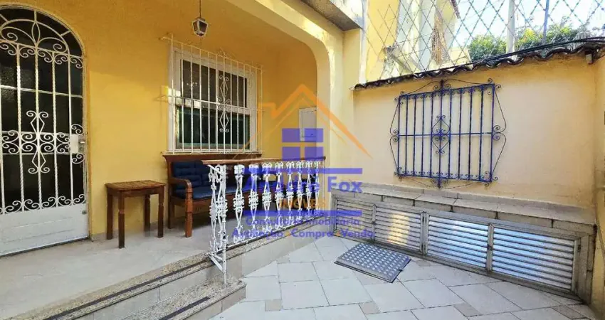 Casa com 2 salas, varanda, 3 quartos, 3 suítes, copa cozinha, depend., a. de serv., quintal, garage