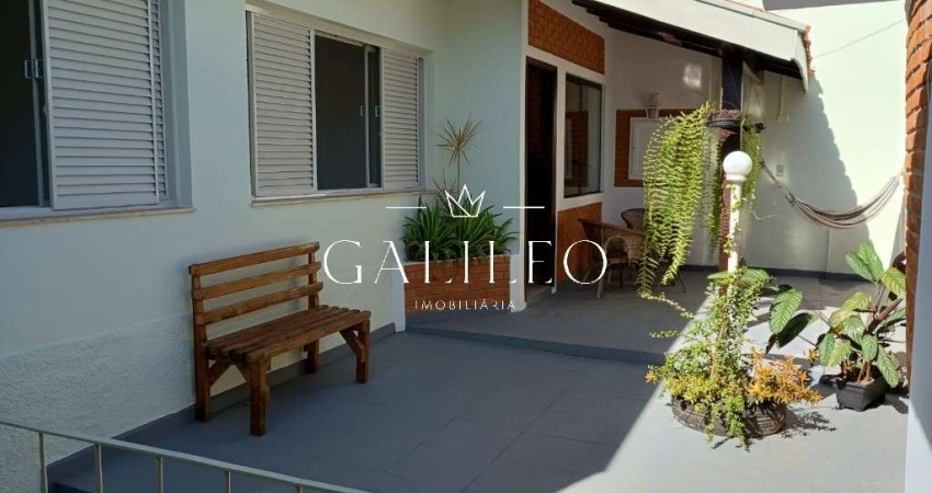 VENDE-SE CASA COM 05 DORMITÓRIOS, COM SUÍTE, PISCINA E CHURRASQUEIRA-BAIRRO ANHANGABAU