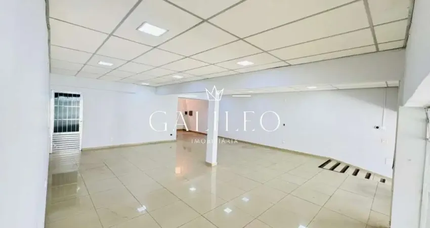 Imóvel Comercial Espaçoso no Centro de Jundiaí: 4 Salas, 2 Banheiros, 2 Vagas de Garagem - 230m² - Venda ou Locação