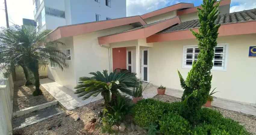 Casa com 2 quartos para alugar no Steffen, Brusque 