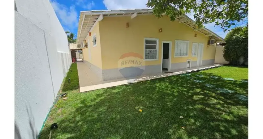 Casa de luxo à venda em Guarajuba, Camaçari-BA: 5 quartos, 3 suítes, 3 banheiros, 4 vagas de garagem, 750m² de área!