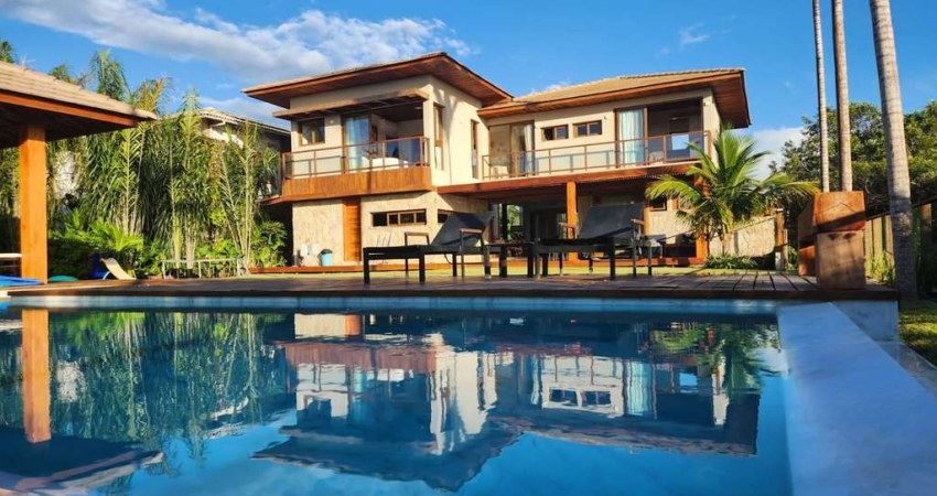 Casa de Luxo em Condomínio na Praia do Forte: 6 Quartos, 2 Salas, 8 Banheiros, 4 Vagas, 800m² - Mata de São João-BA