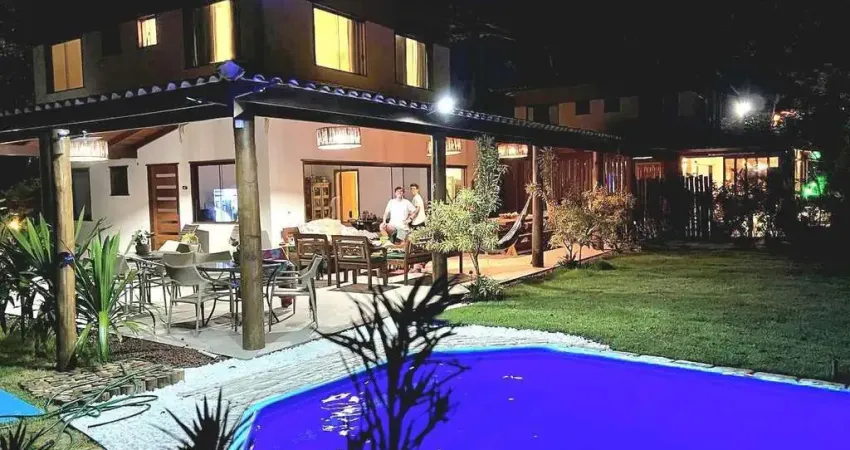 Casa de luxo em condomínio na Praia do Forte em Mata de São João-BA: 4 quartos, 4 suítes, 1 sala, 5 banheiros, 3 vagas de garagem e 200m² de área.