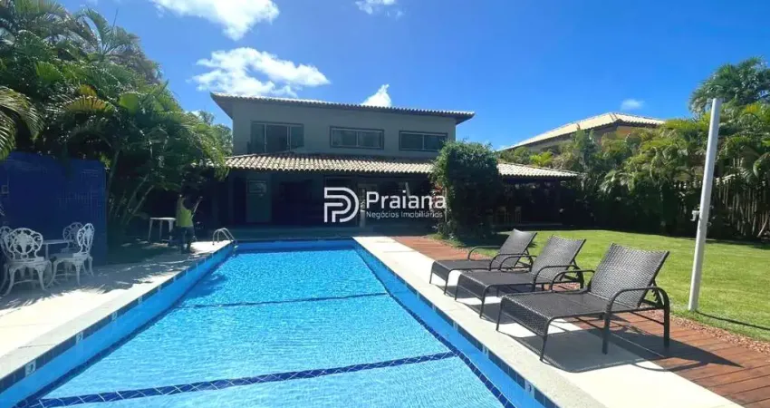 CASA A VENDA EM PRAIA DO FORTE - 4 quartos, 4 suítes, 2 salas, 7 banheiros, 6 vagas - 300m² - Mata de São João-BA