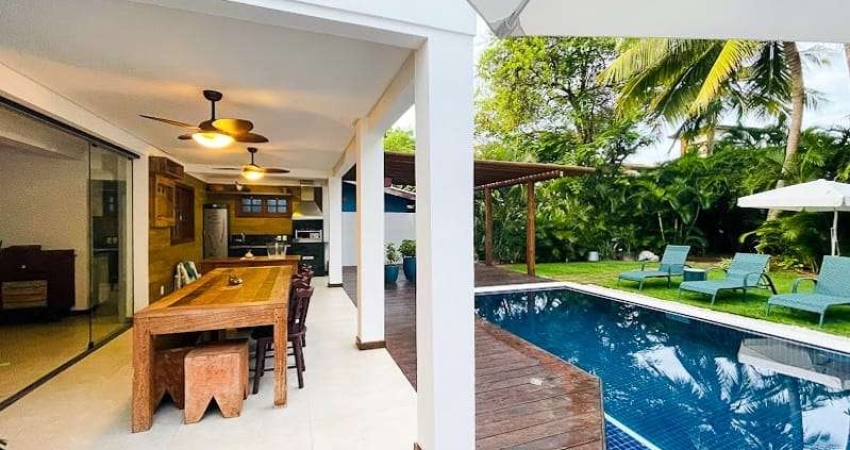 Casa venda e para locação em Praia do Forte, Mata de São João-BA: 6 quartos, 6 suítes, 1 sala, 8 banheiros, 4 vagas de garagem, 256m².