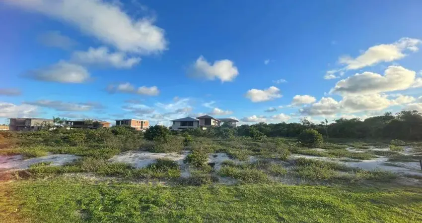 Terreno em Condomínio PRAIA DAS TARTARUGAS  Praia do Forte com 630m² de Área - Mata de São João-BA