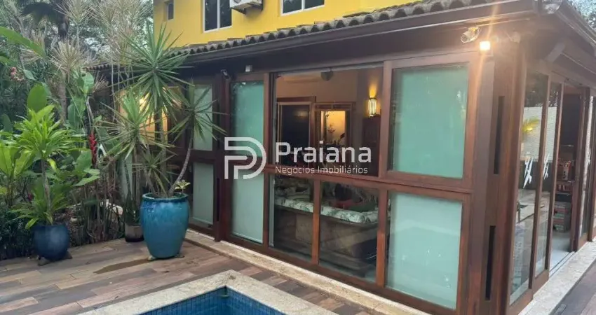 Casa a venda na Reserva Sapiranga em Praia do Forte, 3 quartos, 1 suíte, 3 salas, 4 banheiros, 2 vagas de garagem, 182m². Venha conferir!