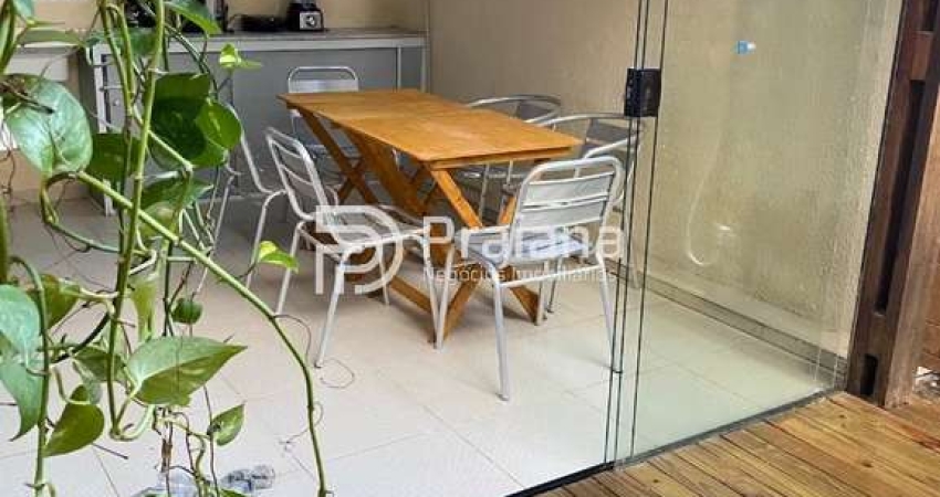 APARTAMENTO TÉRREO COM 2 QUARTOS A VENDA NA PRAIA DO SURF EM ITACIMIRIM