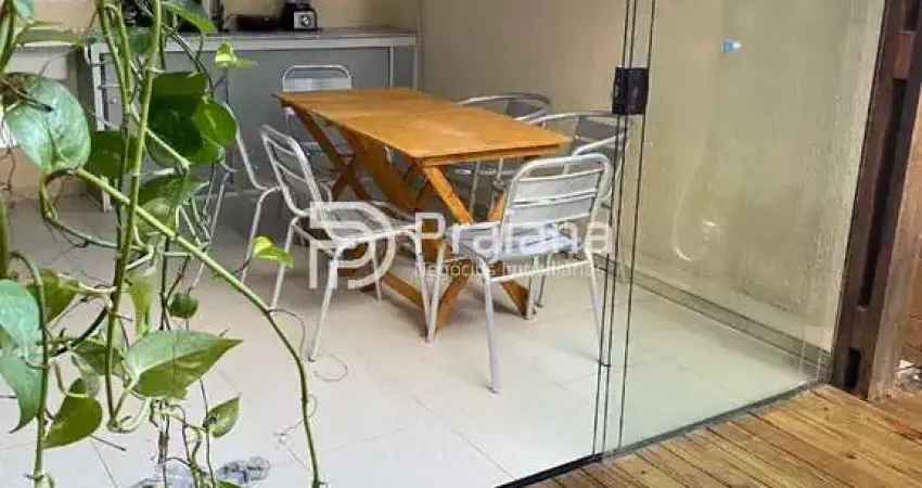 APARTAMENTO TÉRREO COM 2 QUARTOS A VENDA NA PRAIA DO SURF EM ITACIMIRIM