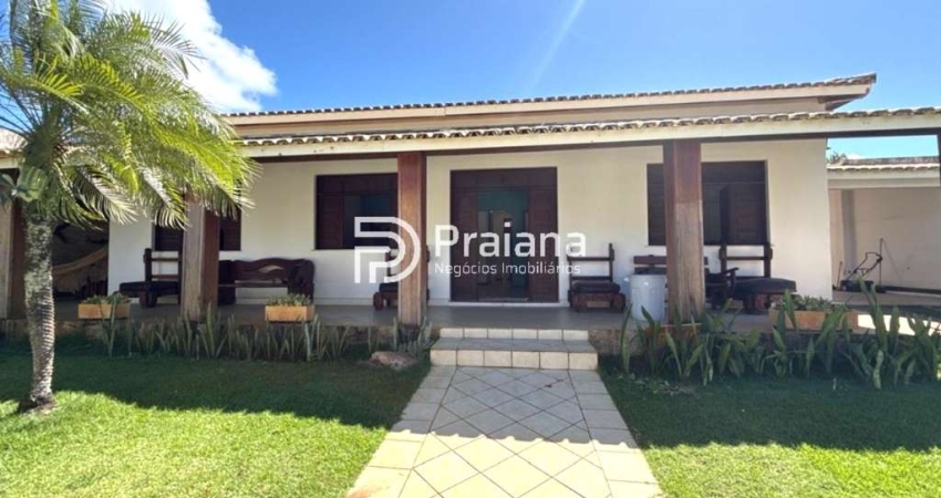 Casa para locação Anual e Locação Temporada em Guarajuba, Camaçari-BA: 4 quartos, 2 suítes, 180m².